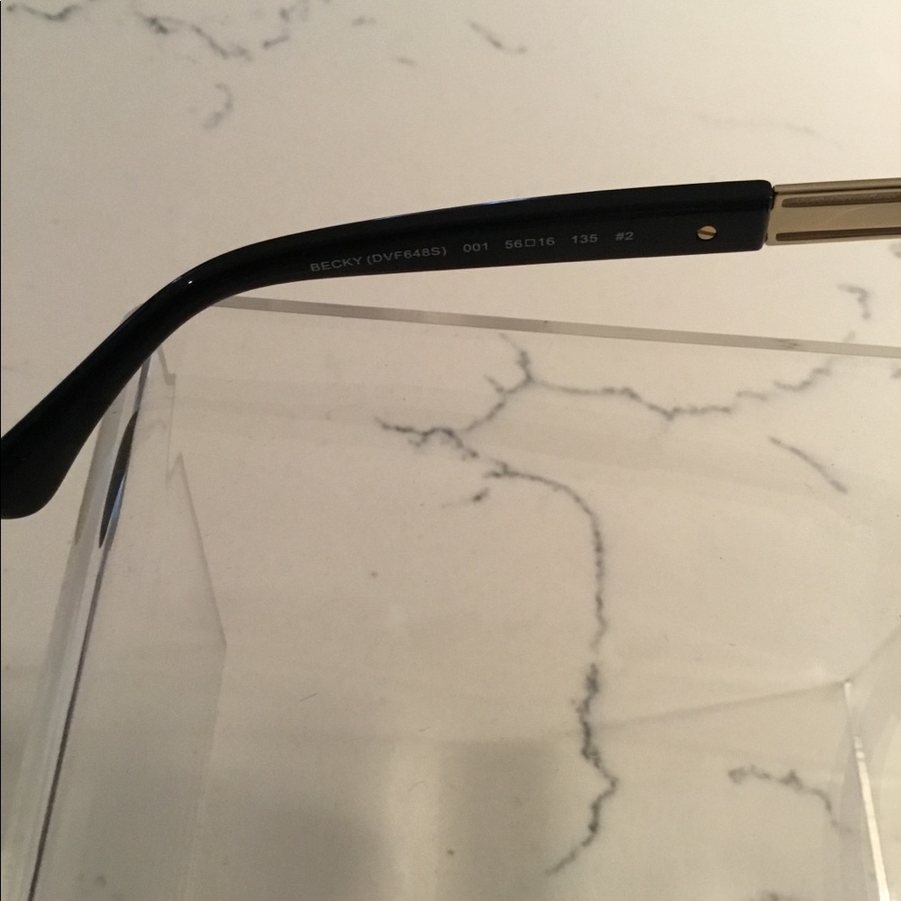 Women’s DVF square sunglasses - Picture 4 of 6